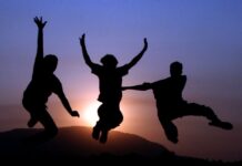 Jak vycházíte s mladší či starší generací?