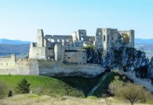 Lázeňské město Trenčianské Teplice a hrad Beckov