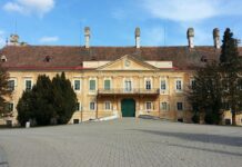 Malacky s klasicistním kaštelem a poutní místo Šaštín – Stráže