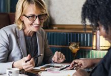 Zaměstnaných seniorů je o 30 tisíc víc než v loňském roce