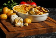 Recepty našich babiček: Zapékané brambory s podmáslím