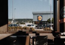 Lidl nabízí seniorům 10% slevu. Jak ji získat a na co se vztahuje?